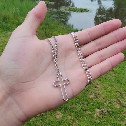 Cross pendant necklace