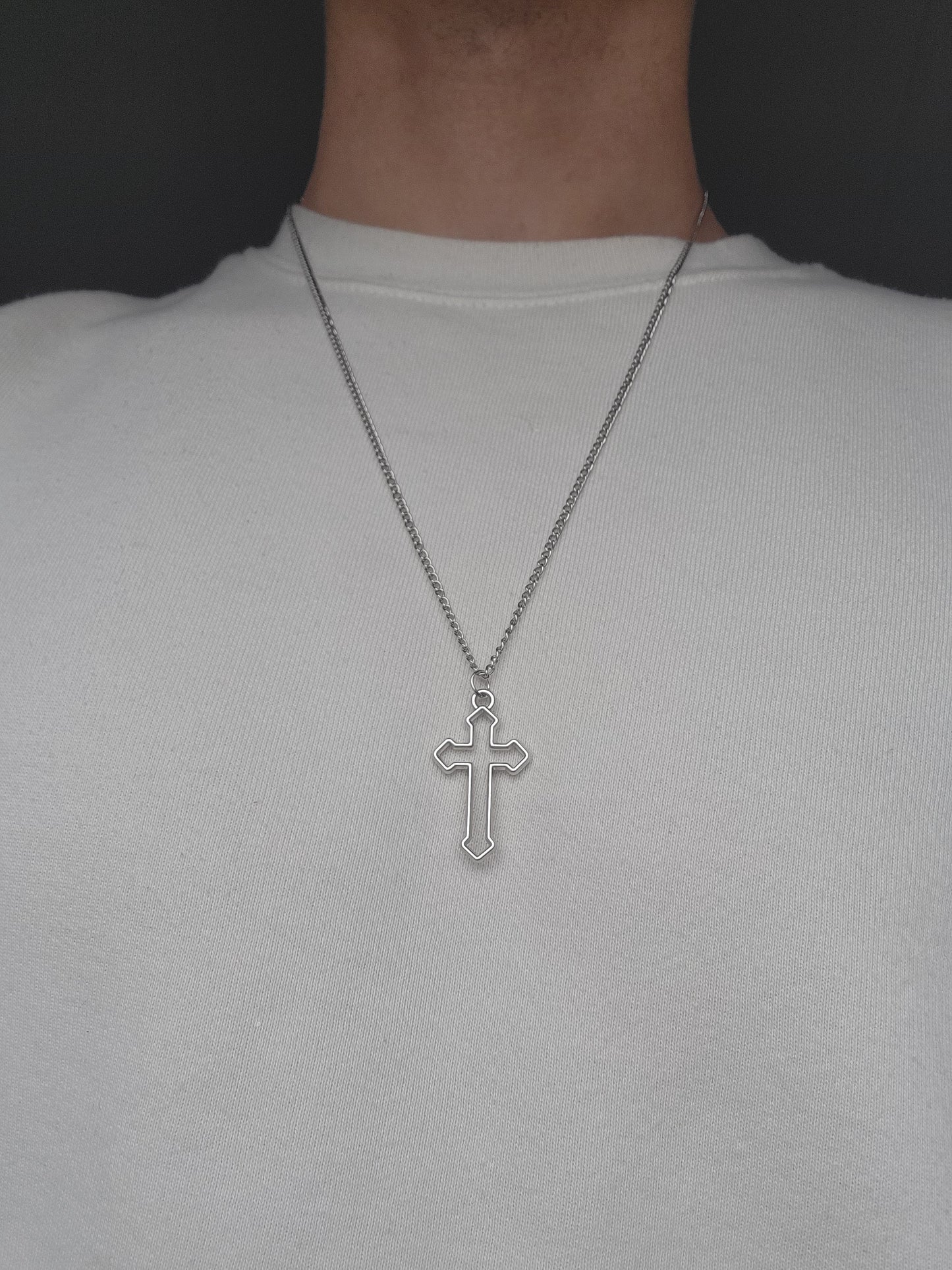 Cross pendant necklace